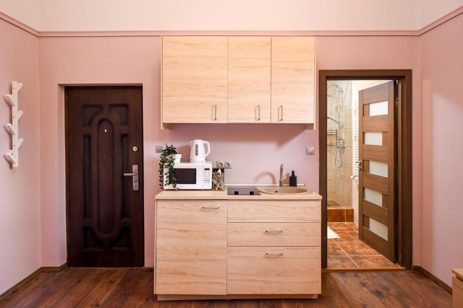 Historic Charm, Modern Comfort - In The Heart Of The Old Town Apartment *