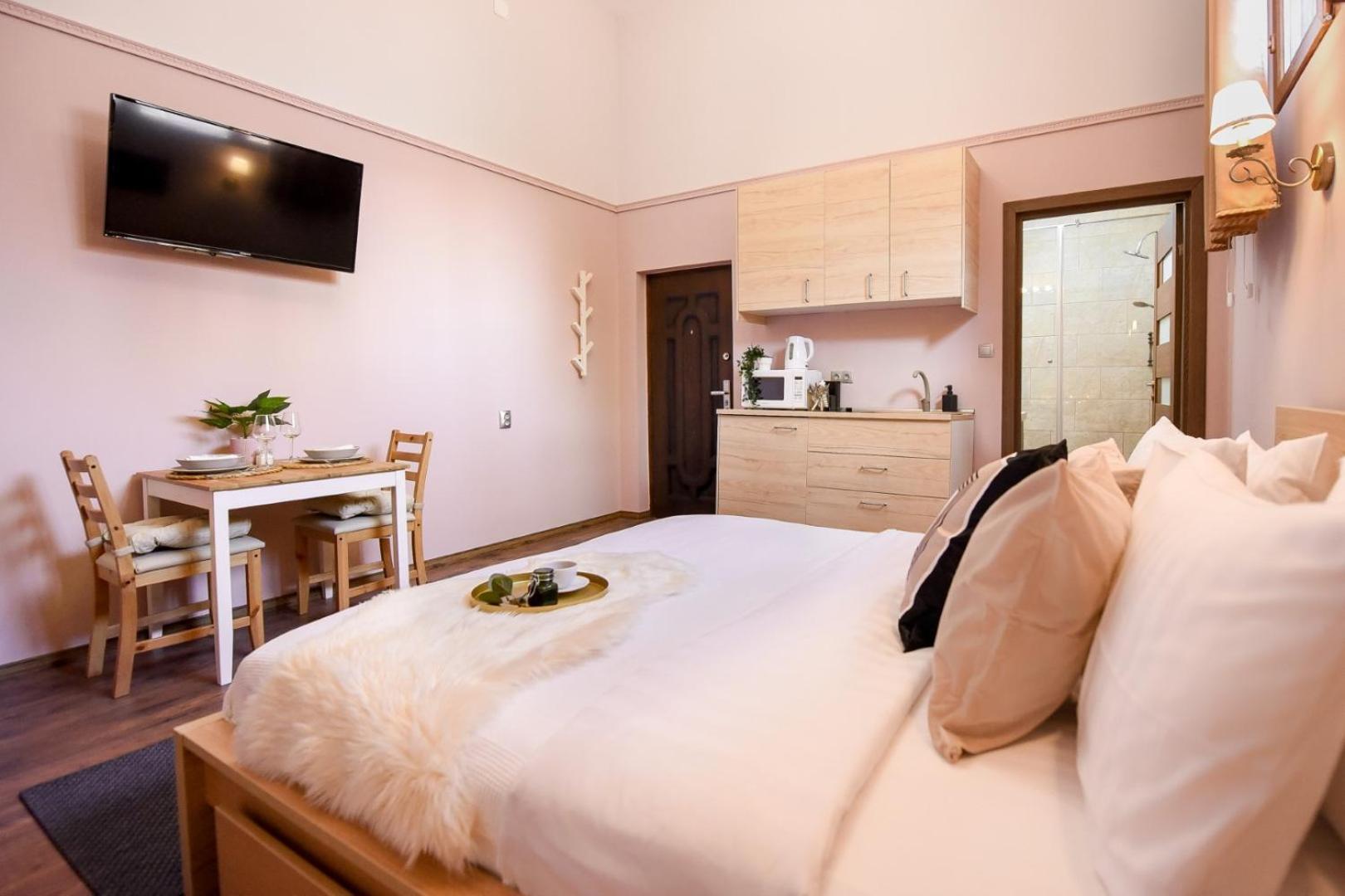 Historic Charm, Modern Comfort - In The Heart Of The Old Town * Bucharest