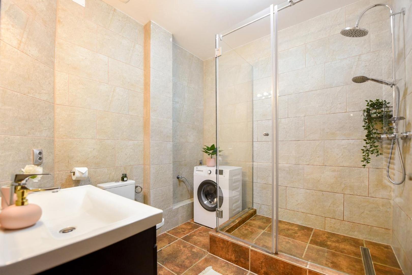Historic Charm, Modern Comfort - In The Heart Of The Old Town