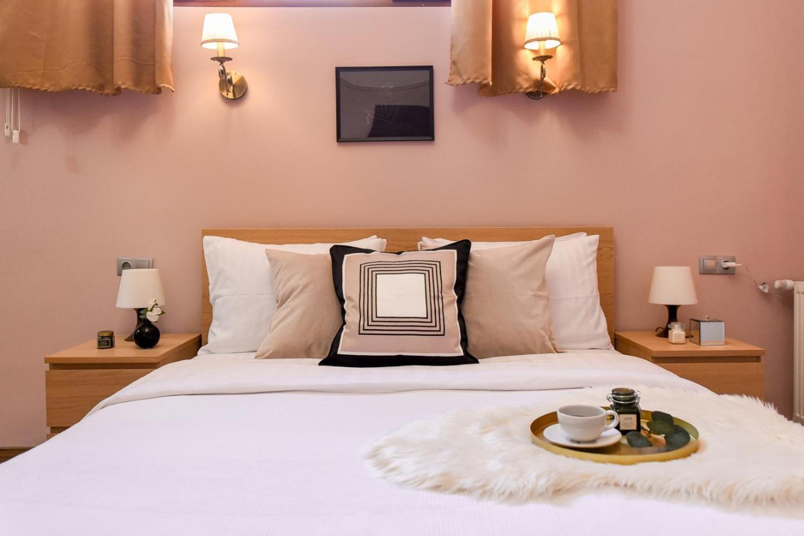 Historic Charm, Modern Comfort - In The Heart Of The Old Town Apartment *