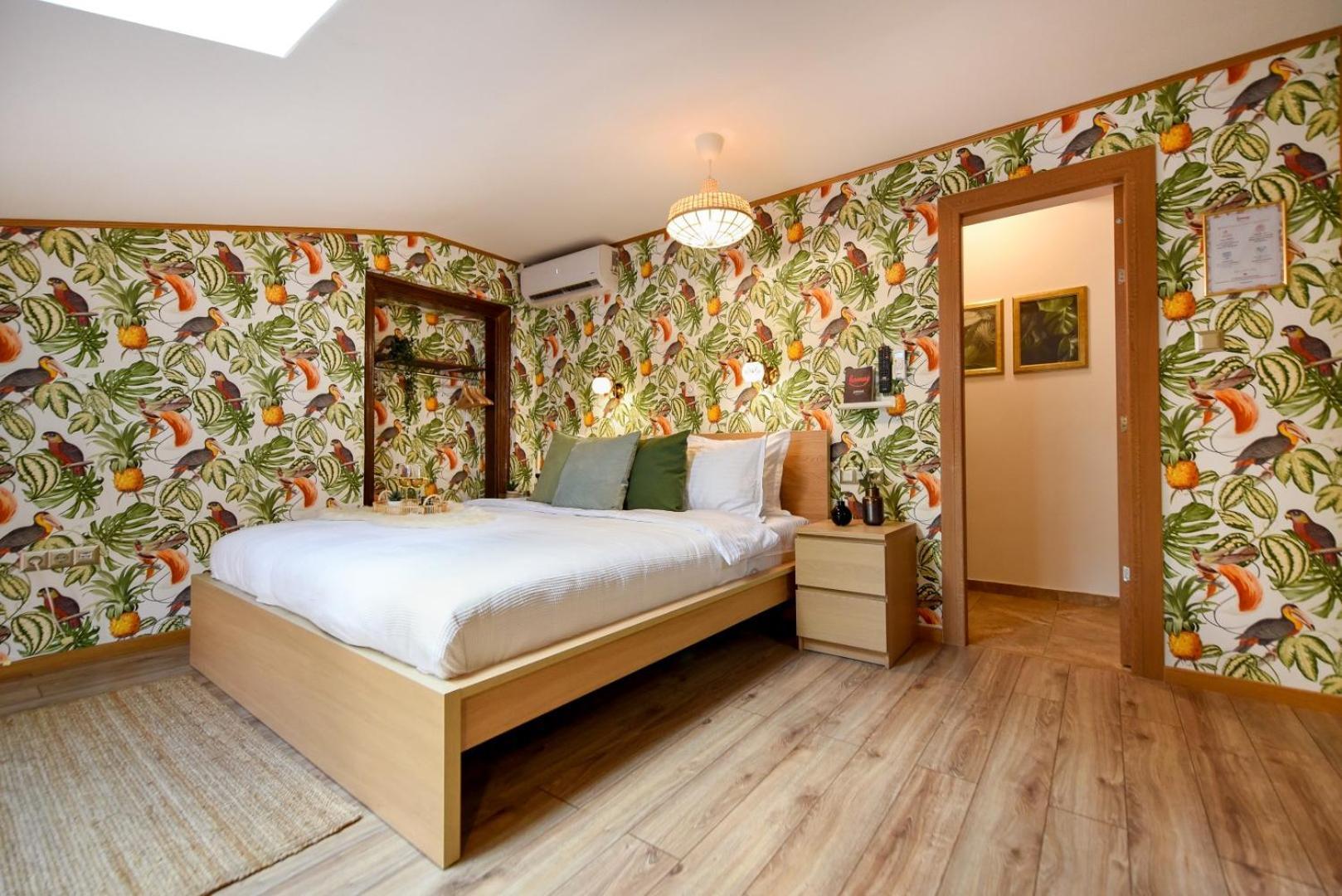 Historic Charm, Modern Comfort - In The Heart Of The Old Town Apartment *