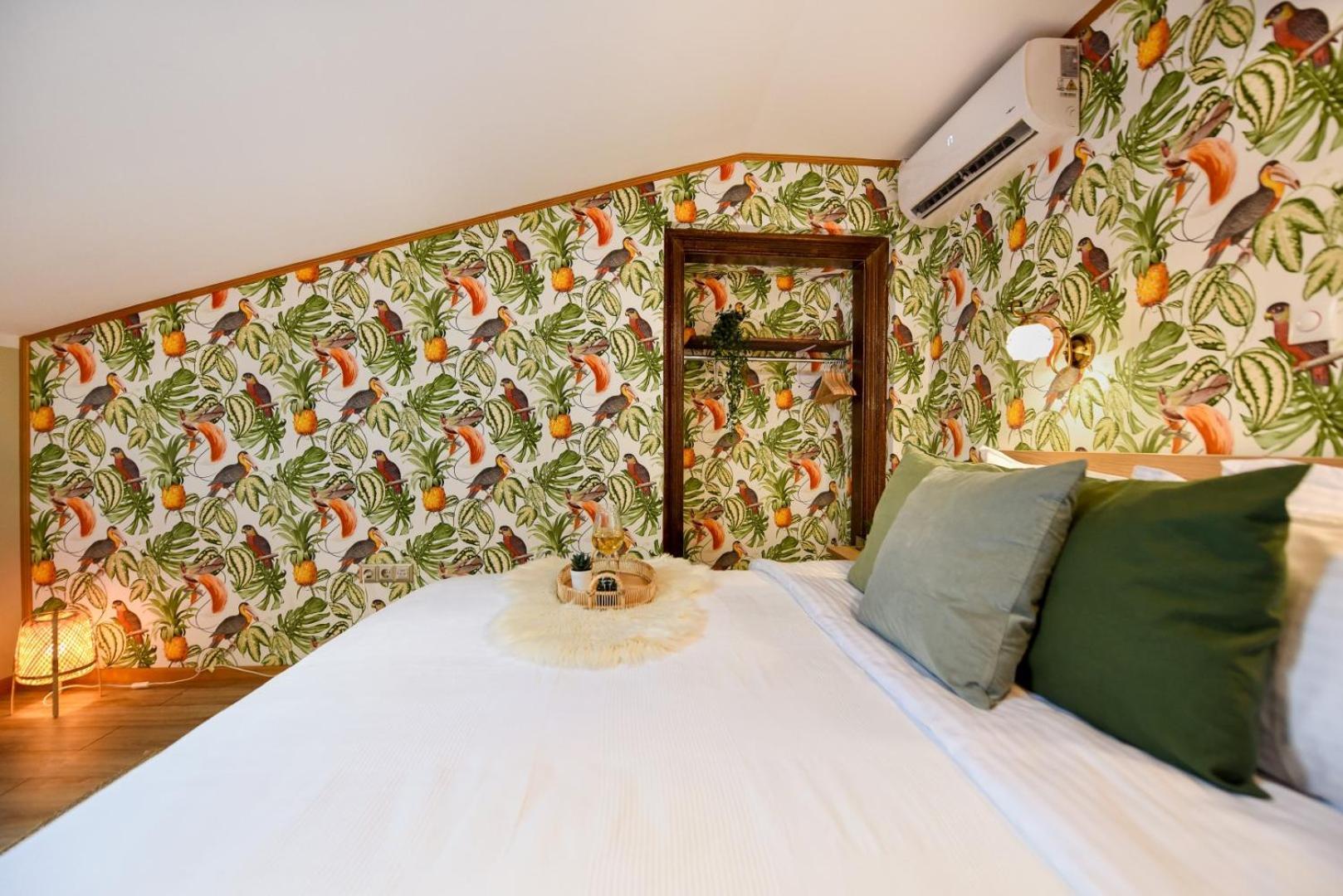Apartment Historic Charm, Modern Comfort - In The Heart Of The Old Town