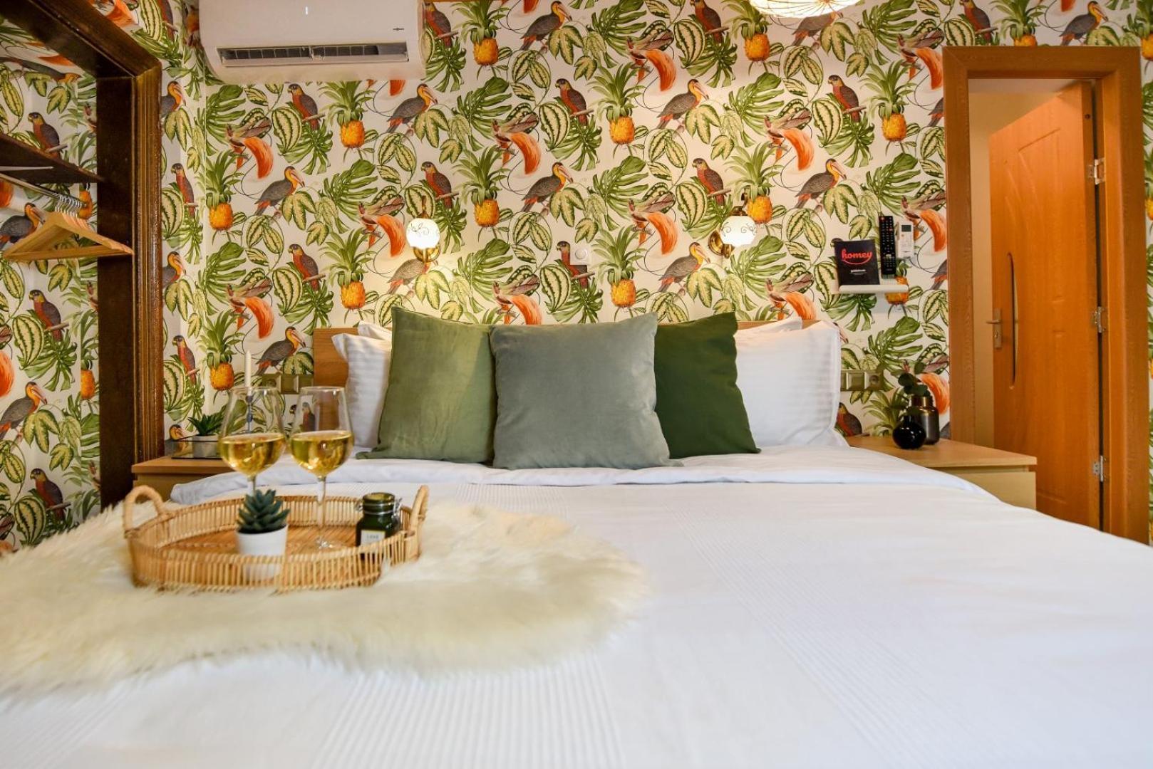 Appartamento Historic Charm, Modern Comfort - In The Heart Of The Old Town Bucarest