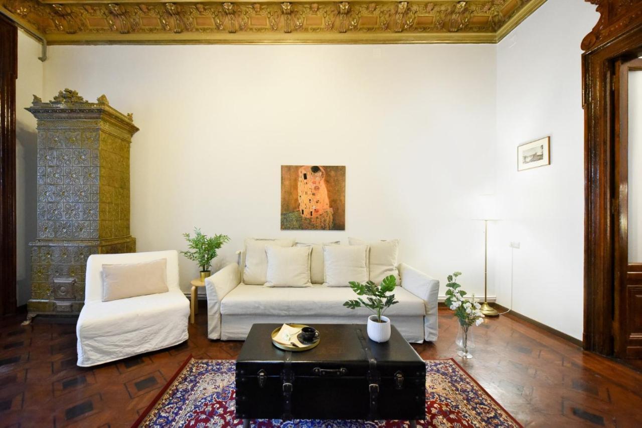 Historic Charm, Modern Comfort - In The Heart Of The Old Town Bucharest
