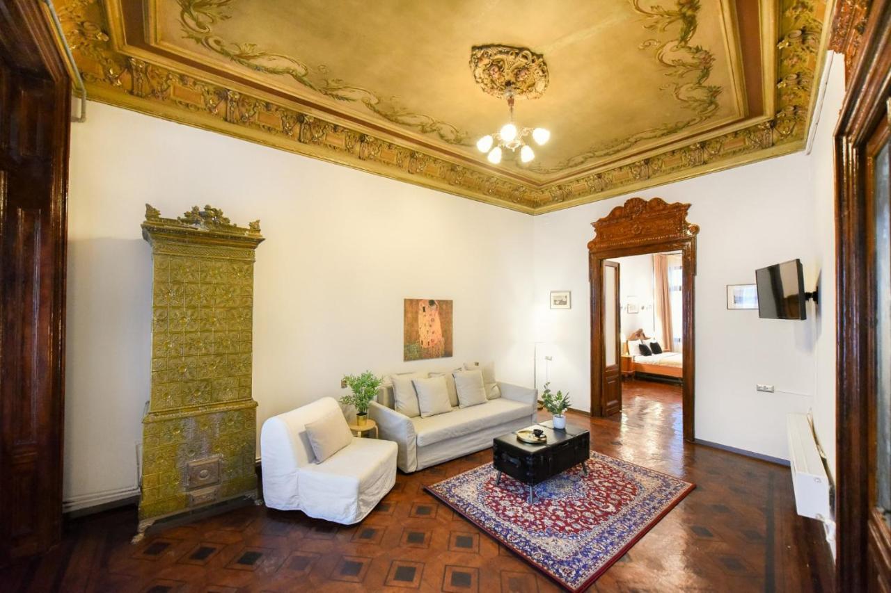 Appartamento Historic Charm, Modern Comfort - In The Heart Of The Old Town Bucarest
